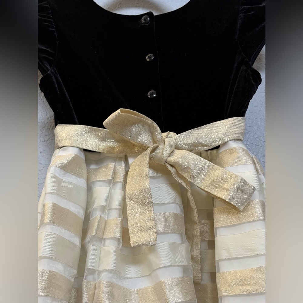 Jona Michelle Black, Ivory & Gold Dress with Bow Accent
Size: (7) - Picture 10 of 13
